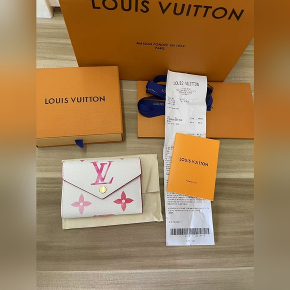Louis Vuitton Victorine Wallet - Picture 1 of 16